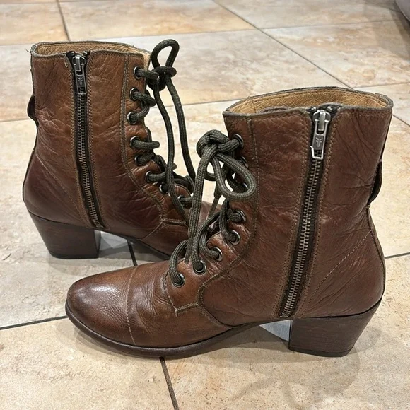 FRYE Zipper Up Soft Leather Bootie 2 inches Heels size 9 - Picture 2 of 14